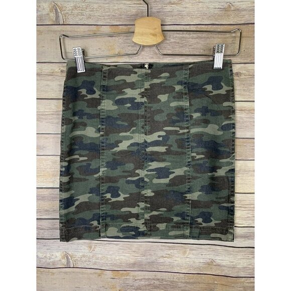 FREE PEOPLE Womens Size 0 Modern Femme Camo Print - Picture 1 of 10